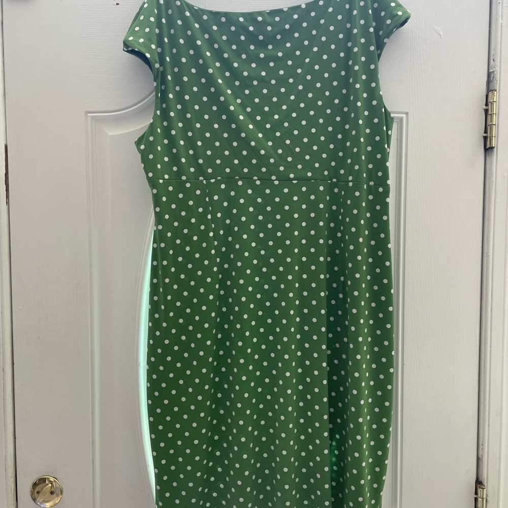 Monroe & Main Green Polka Dot Ruched Sheath - Picture 5 of 5